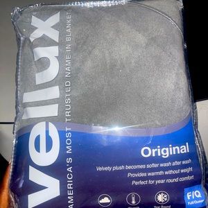 VELLUX BLANKETS X3